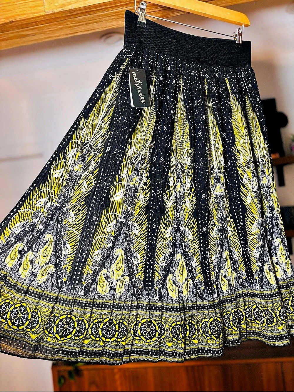 NWT Metrowear Pleated Maxi Skirt Boho Paisley Celestial Print Size S